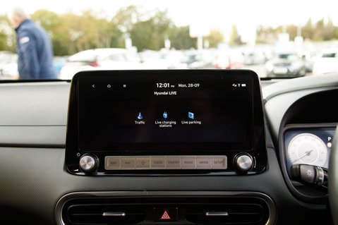 Hyundai KONA PREMIUM 30