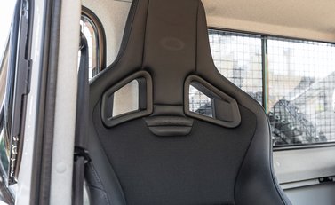 Land Rover Defender 90 Bowler Edition 13