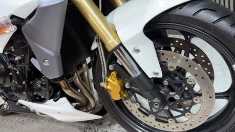 Triumph Street Triple 2013 ONLY 13K STUNNING EXAMPLE NEW MOT WARRANTY 16