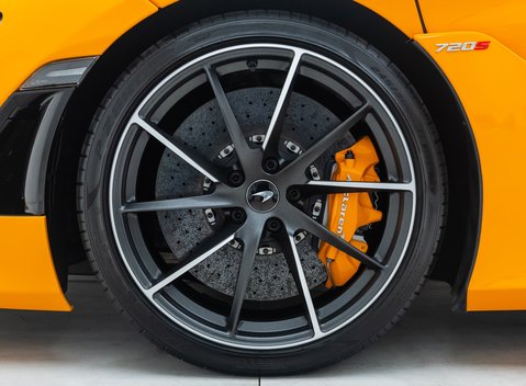 McLaren 720S 33