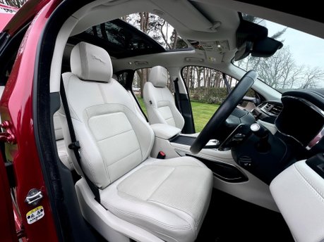 Jaguar F-Pace R-DYNAMIC BLACK 2