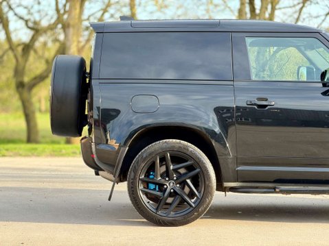 Land Rover Defender 3.0 Defender Hard Top SE D MHEV Auto 4WD 5dr 25