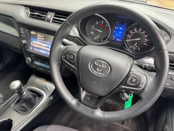 Toyota Avensis 1.6 D-4D Business Edition Euro 6 (s/s) 4dr