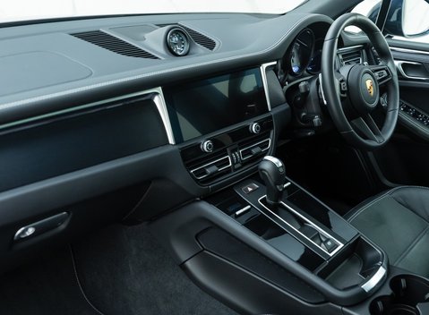 Porsche Macan GTS 18