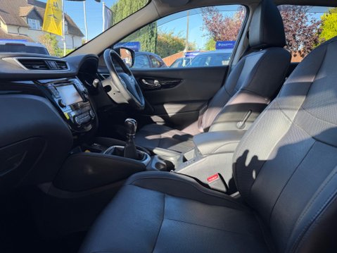 Nissan Qashqai 1.6 dCi Tekna 4WD Euro 6 (s/s) 5dr 33