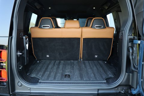 Defender 110 Commercial 7