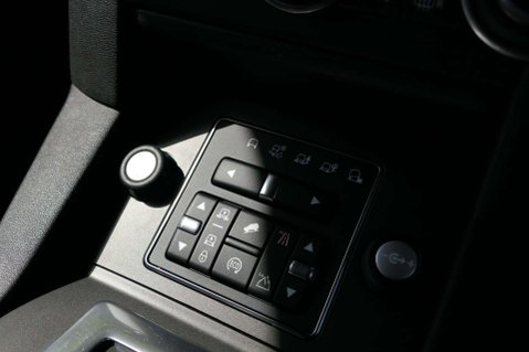 Land Rover Discovery SDV6 SE TECH 14