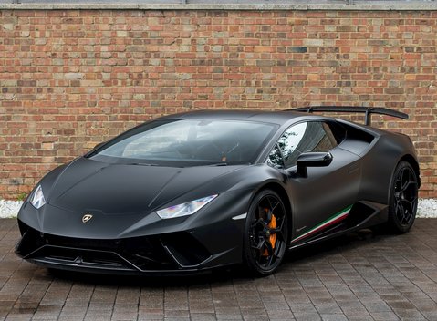 Lamborghini Huracan LP640-4 Performante 6