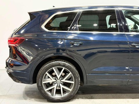 Volkswagen Touareg 3.0 TDI V6 R-Line SUV 5dr Diesel Tiptronic 4Motion Euro 6 (s/s) (286 ps) 15