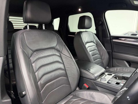 Volkswagen Touareg 3.0 TDI V6 R-Line SUV 5dr Diesel Tiptronic 4Motion Euro 6 (s/s) (286 ps) 30