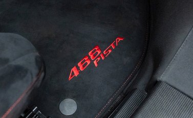 Ferrari 488 Pista 18
