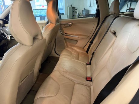 Volvo XC60 2.4 D4 SE Lux AWD Euro 5 (s/s) 5dr 12