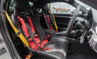 Porsche 911 GT3 (991.2) 12