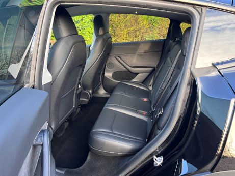 Tesla Model Y (Dual Motor) Long Range Auto 4WDE 5dr 31