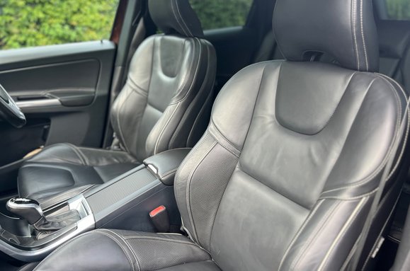 Volvo XC60 2.0 D4 R-DESIGN LUX NAV AUTO PAN ROOF 25