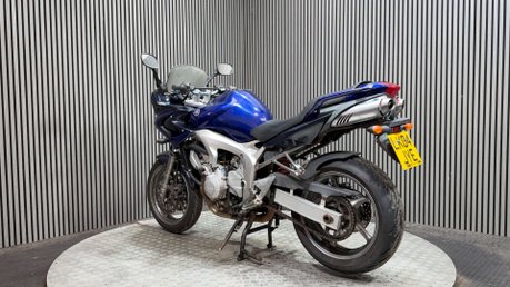 Yamaha FZ 2004 HIGH MILEAGE COMMUTER BIKE / PARTS BIKE 600CC 6