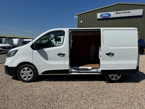 Renault Trafic SWB L1H1 Low Roof Business Plus SL28 Air Con Camera Sensors Euro 6 14