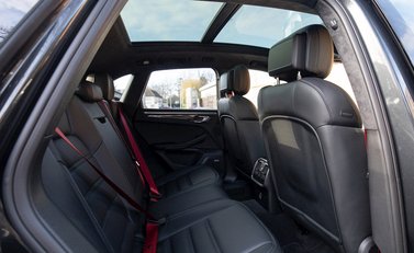 Porsche Macan Turbo 15