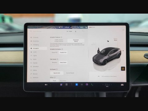 Tesla Model Y LONG RANGE AWD 28