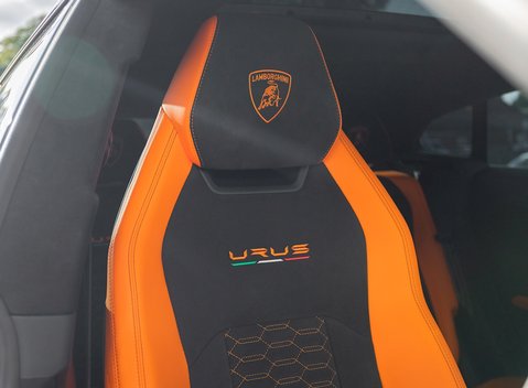 Lamborghini Urus Pearl Capsule 13