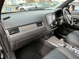 Mitsubishi Outlander 2.4 Outlander Dynamic PHEV CVT 4WD 5dr 17