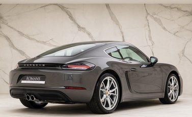Porsche 718 Cayman 7