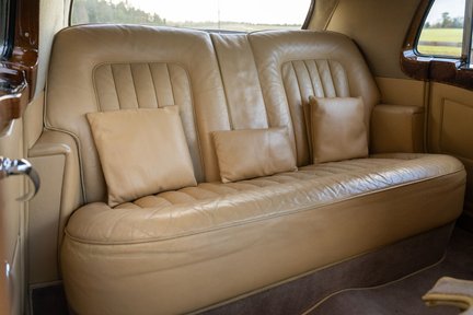 Bentley S1 Continental Flying Spur 4-Light 21