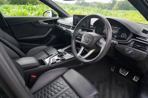 Audi RS4 Carbon Black 9