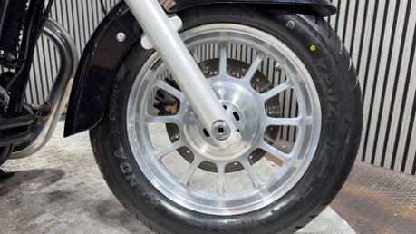 Triumph Bonneville 2013 ONLY 13K 1 OWNER LONG MOT MID-WEIGHT CRUISER BIKE 865CC 24