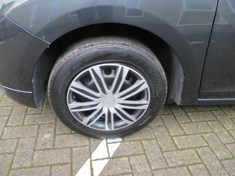 Dacia Sandero 1.0 SCe Essential Euro 6 5dr 12