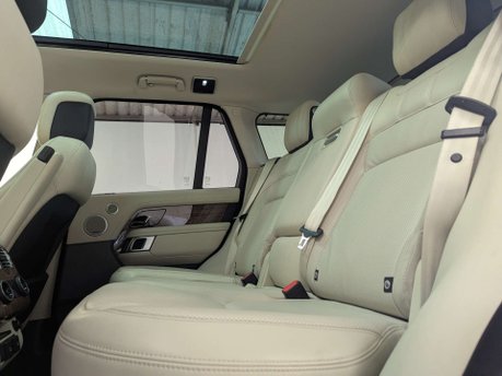 Land Rover Range Rover 3.0 Range Rover Vogue D MHEV Auto 4WD 5dr 42