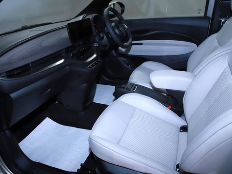 Fiat 500 87kW Giorgio Armani 42kWh 3dr Auto 2