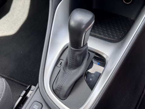 Toyota Yaris 1.5 Yaris Design HEV CVT 5dr 4