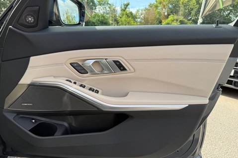 BMW 3 Series 330E M SPORT - OYSTER LEATHER -PRO & TECH PACKS - H/K -HUD - SUNROOF 39