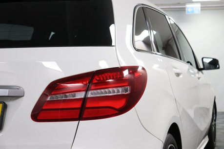 Mercedes-Benz B Class B 180 D AMG LINE PREMIUM 23