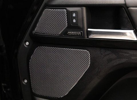 Land Rover Defender V8 21