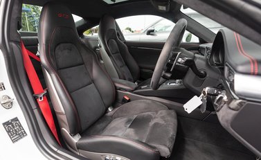 Porsche 911 Carrera 4 GTS (991.2) 12