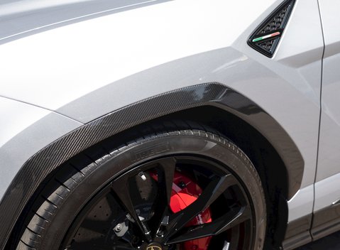 Lamborghini Urus 30