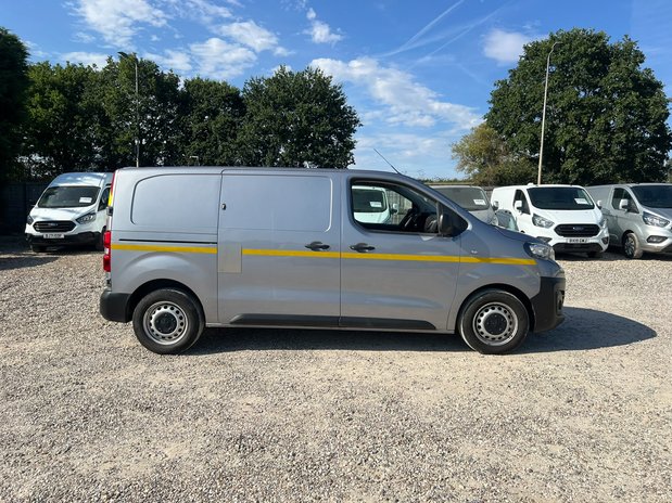 Peugeot Expert MWB L2H1 Bluehdi Professional 120 ps Twin Side Door EURO 6 5