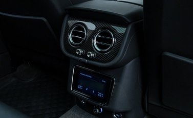 Bentley Bentayga V8 S 29