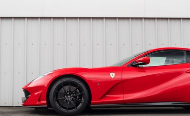 Ferrari 812 Superfast 32