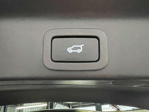 Jaguar F-Pace 2.0 F-PACE R-Sport AWD D Auto 4WD 5dr 36