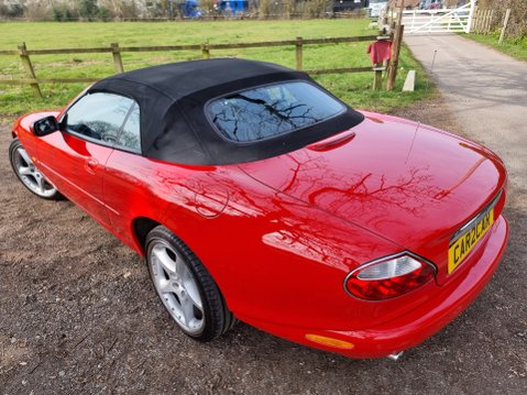 Jaguar XK8 CONVERTIBLE 32