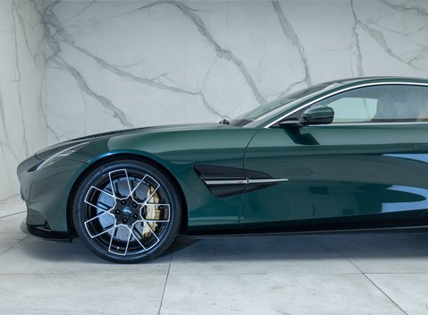 Aston Martin Vanquish V12 35