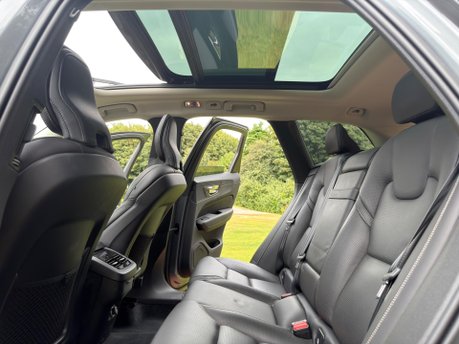 Volvo XC60 B4 INSCRIPTION AWD 8