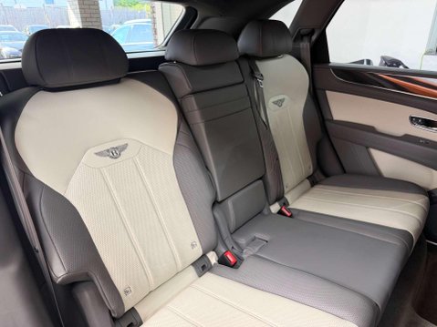 Bentley Bentayga 4.0 V8 SUV 5dr Petrol Auto 4WD Euro 6 (s/s) (550 ps) 37