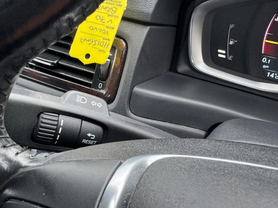 2015 Volvo V70 — image 32