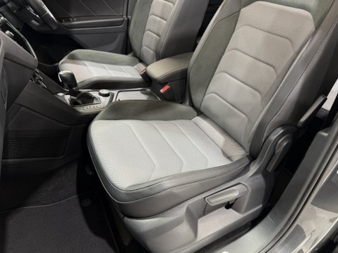 Volkswagen Tiguan 2.0 TSI R-Line Tech SUV 5dr Petrol DSG 4Motion Euro 6 (s/s) (230 ps) 35