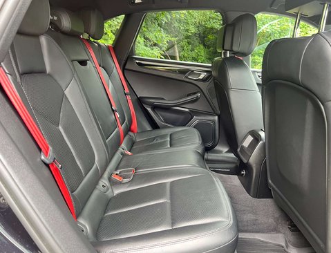 Porsche Macan 3.0 Macan S Semi-Auto 4WD 5dr 39