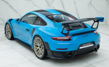 Porsche 911 GT2 RS Weissach (991) 9